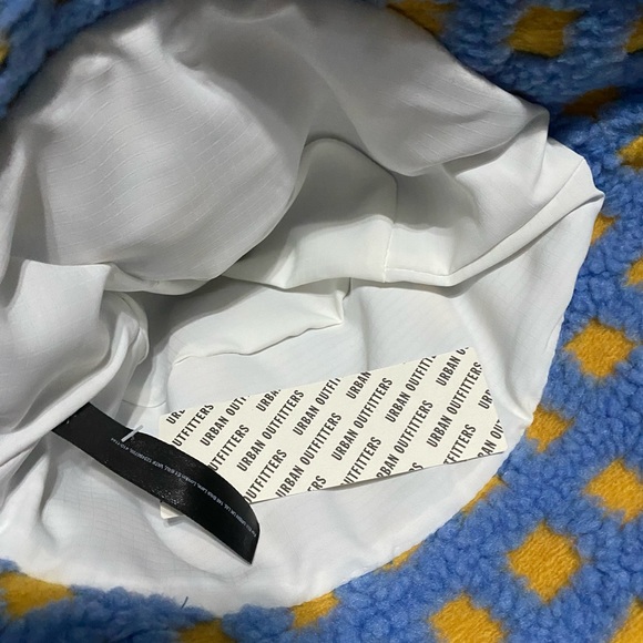 Urban Outfitters Sherpa Bucket Hat NWT - Picture 4 of 6